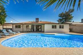 4 Brdm 6 Beds Pool PetsOK Fenced Yard